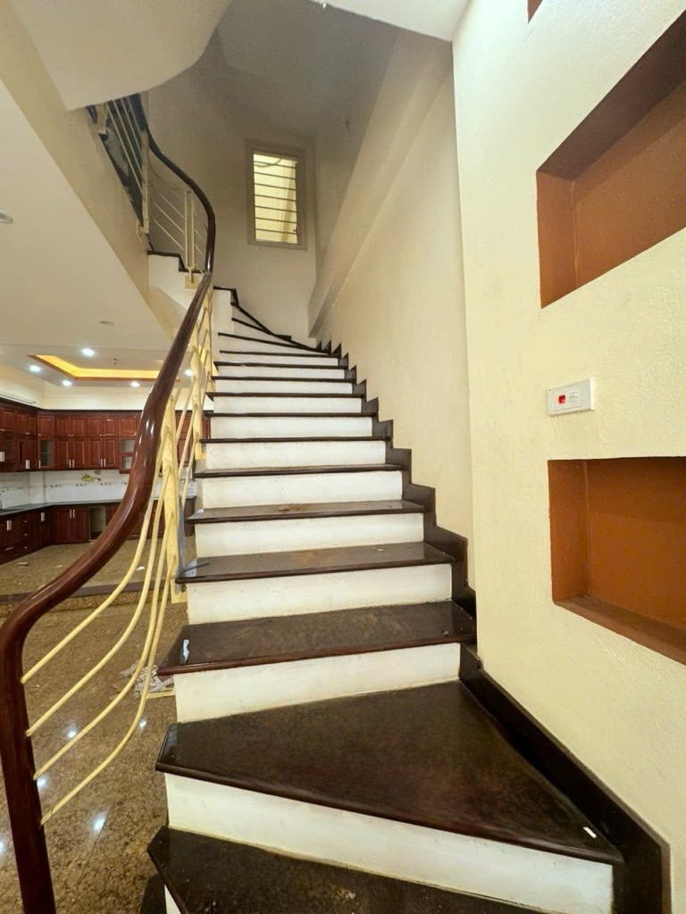 BÁN NHÀ RIÊNG – ĐÔNG NGẠC  – DÂN XÂY CHẮC CHẮN - Ô TÔ VÀO NHÀ- 20 Ô TÔ TRÁNH